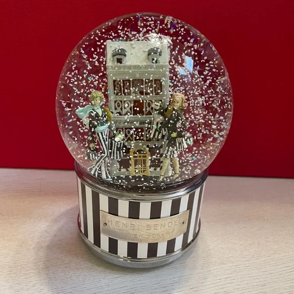 henri bendel snow globe Diamonds are a Girls Best Friend Lights Up - Picture 6 of 7